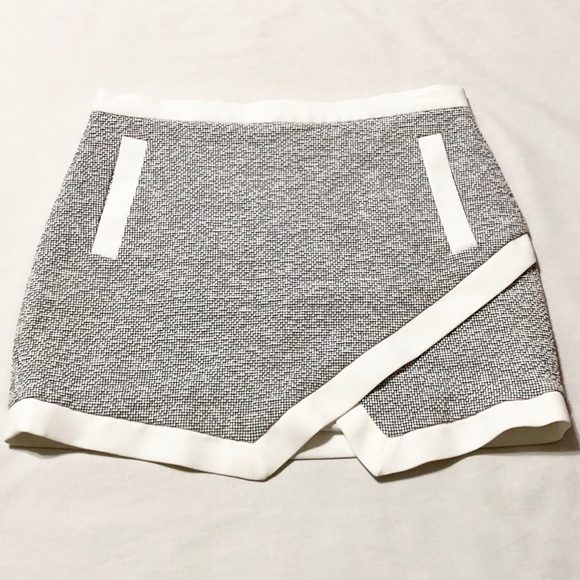 Banana Republic Asymmetric Dressy Gray/White Square Textured Mini Skirt - Size 4 - Picture 1 of 16